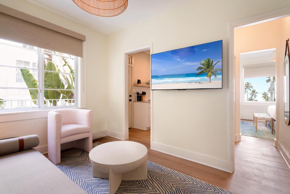 Deluxe King Suite interior